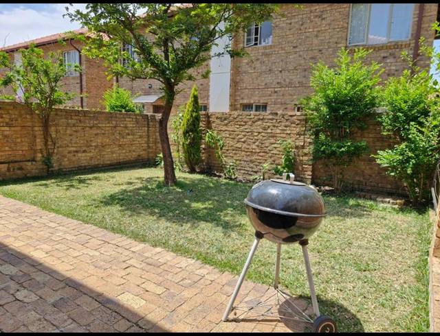 3 BEDROOM TOWNHOUSE FOR SALE IN ANNLIN